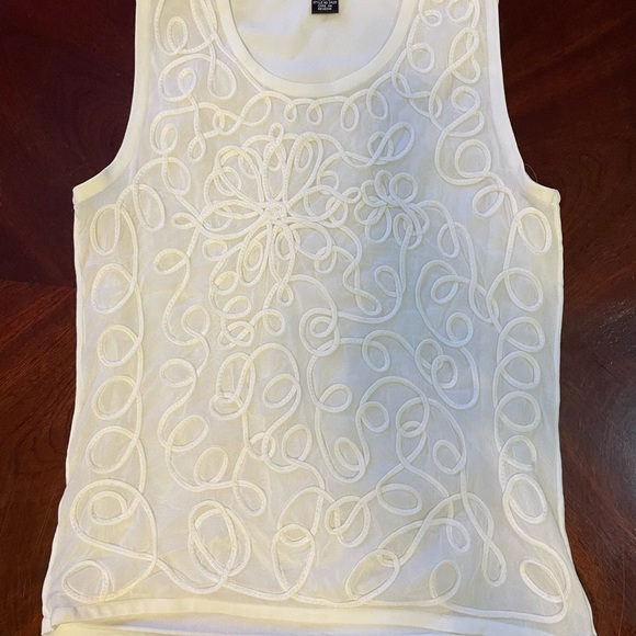 Dolce Cabo white sleeveless shirt - Picture 2 of 5